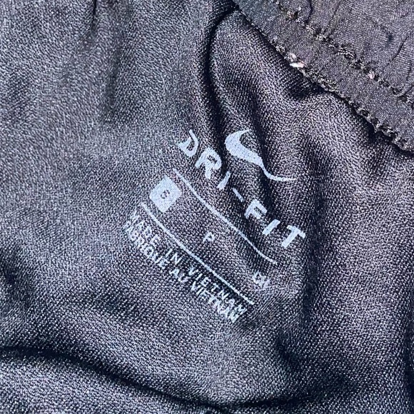 5 Pairs of Women’s Nike Shorts Sz Small - Picture 5 of 5